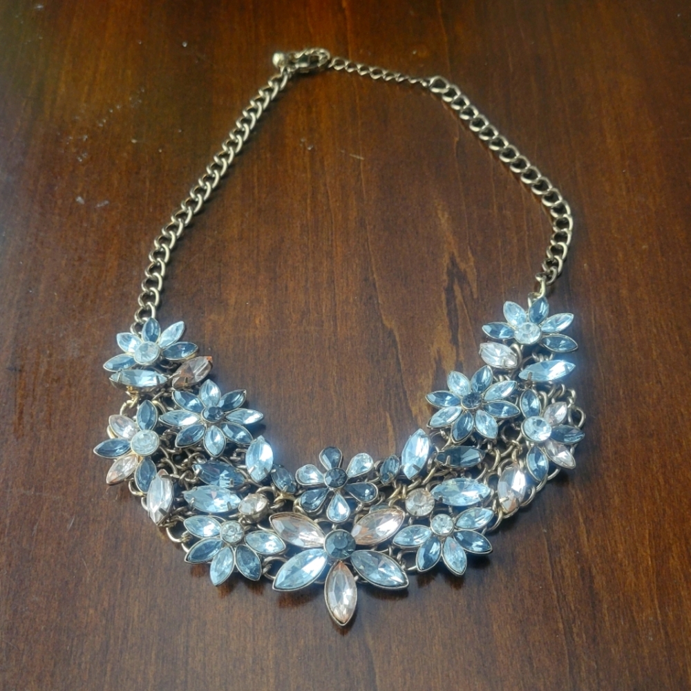 |H&M Jewelry | Chunky Flower Gray/Pink Necklace|